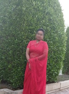 Nandhini Tamil Milf Independent GFE - puta in Dubai Photo 8 of 9