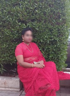 Nandhini Tamil Milf Independent GFE - puta in Dubai Photo 9 of 9