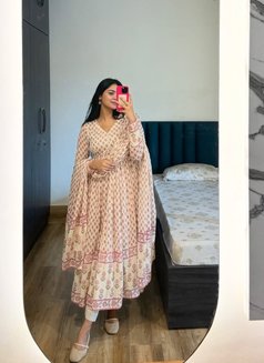 Nandini - escort in Kochi Photo 1 of 5