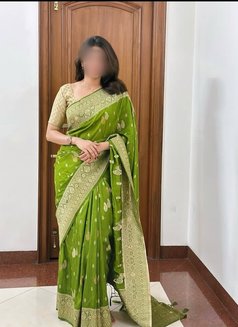 Nandini - puta in Kochi Photo 1 of 2