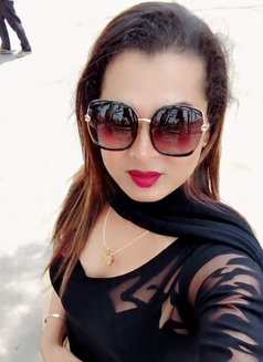 Nandinini - Transsexual escort in Mumbai Photo 2 of 5