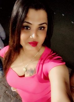 Nandinini - Transsexual escort in Mumbai Photo 3 of 5