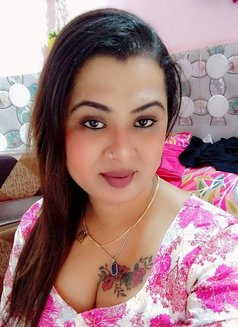 Nandinini - Transsexual escort in Mumbai Photo 4 of 5