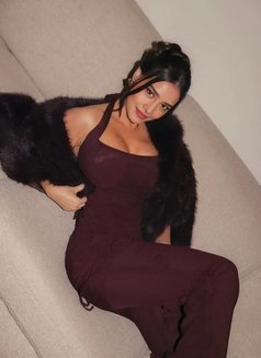 Nandu - escort in New Delhi Photo 1 of 3