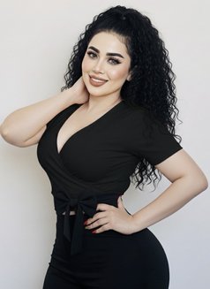 Nani - puta in Abu Dhabi Photo 12 of 12