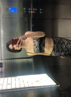 Nanii - masseuse in Al Manama Photo 4 of 4