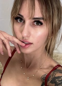 Naomi - escort in Melbourne Photo 1 of 4