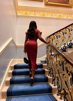 Naomi Blake - escort in Dubai Photo 3 of 6