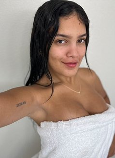 Naomi - escort in Edinburgh Photo 1 of 5