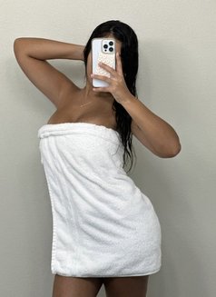 Naomi - escort in Edinburgh Photo 2 of 5