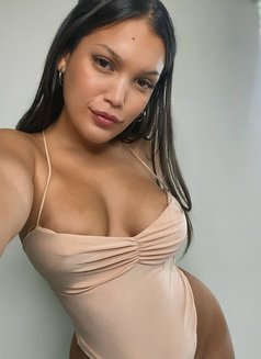 Naomi - escort in Edinburgh Photo 3 of 5