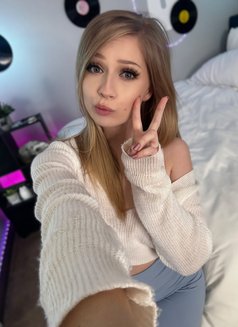 Naomi - escort in London Photo 1 of 8