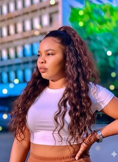 Naomi Campbell - puta in Dar es Salaam Photo 2 of 5