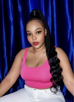 Naomi Campbell - puta in Dar es Salaam Photo 3 of 5