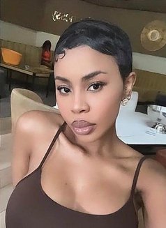 Naomi - puta in Al Manama Photo 1 of 3