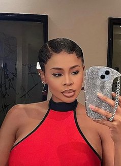 Naomi - puta in Al Manama Photo 3 of 3