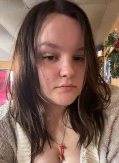 Miranda - escort in Singapore Photo 1 of 3