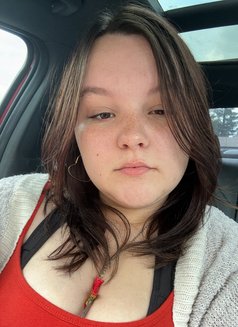 Miranda - escort in Singapore Photo 2 of 3