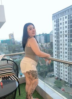 Naomi - puta in Nairobi Photo 2 of 5