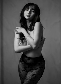 Naomi - escort in Manila Photo 2 of 7