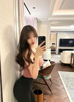 Naomi - puta in Taipei Photo 2 of 5