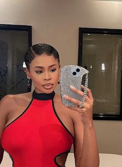 Naomi Làhot - puta in Al Manama Photo 2 of 2