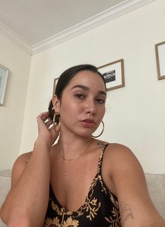Naomi Pamela - escort in Leeds Photo 2 of 6