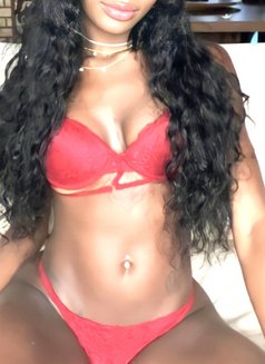 Naomi - escort in Lisbon Photo 6 of 7