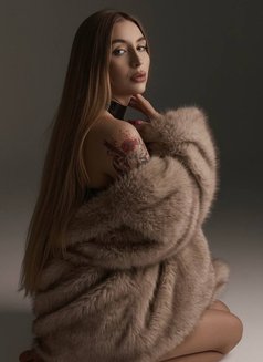 Naomi - escort in Dubai Photo 3 of 9