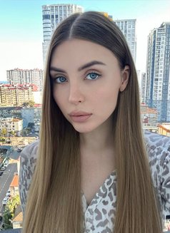 Naomi - escort in Dubai Photo 7 of 9