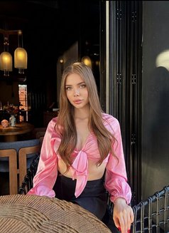 Naomi - escort in Hong Kong Photo 5 of 5