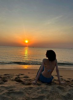 Nora - escort in Singapore Photo 7 of 9