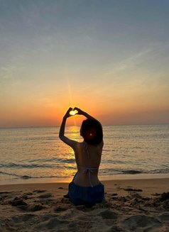 Nora - escort in Singapore Photo 6 of 9