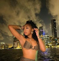 Naomi - escort in Abidjan Photo 3 of 4