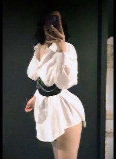 Naren - puta in Dubai Photo 2 of 4