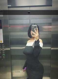 Naren - puta in Dubai Photo 3 of 4