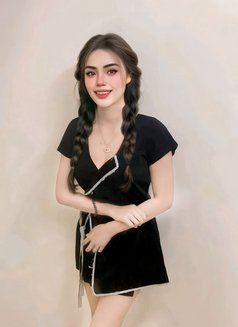 Nari - masseuse in Dubai Photo 3 of 4