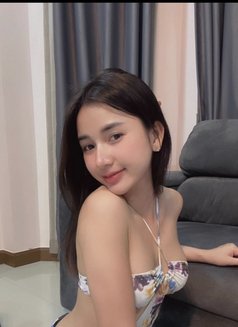 Yvonne - escort in Osaka Photo 7 of 8