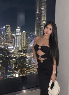 Nasabi - puta in Dubai Photo 7 of 7