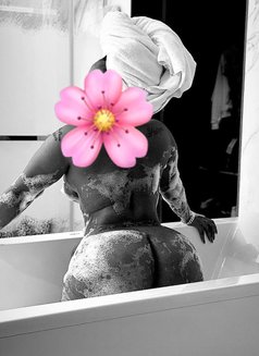 Nuru massage, happy ending - escort in Nassau Photo 2 of 2