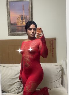 Iris - Transsexual escort in Dubai Photo 7 of 11