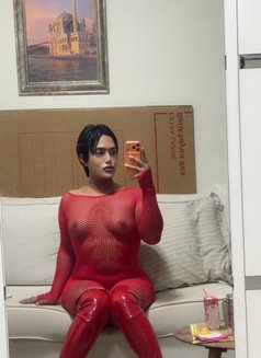 Iris - Transsexual escort in Dubai Photo 8 of 11
