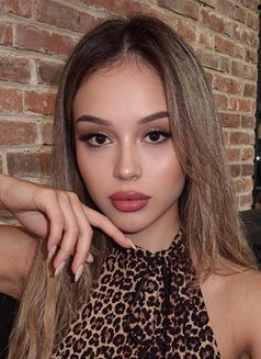 Nastya 19 Student - puta in Dubai Photo 7 of 12