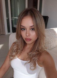 Nastya 19 Student - puta in Dubai Photo 10 of 12