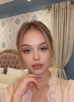 Nastya 19 Student - puta in Dubai Photo 11 of 12