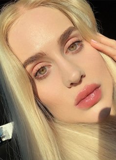 Nastya - escort in Singapore Photo 3 of 10