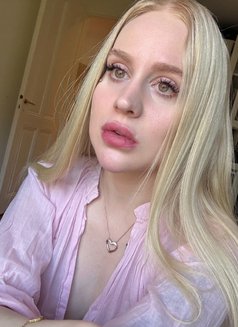 Nastya - escort in Singapore Photo 8 of 10