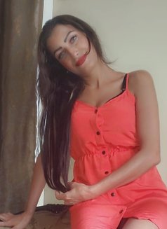 Nour - escort in Beirut Photo 3 of 5