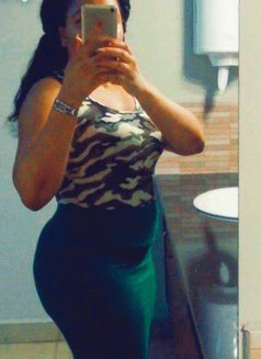 Natalia - puta in Kentville Photo 1 of 5