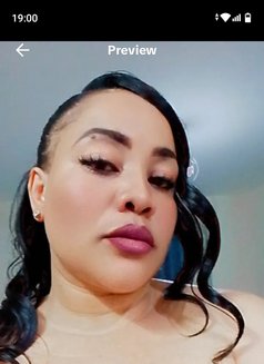 Natalia - puta in Kentville Photo 2 of 5